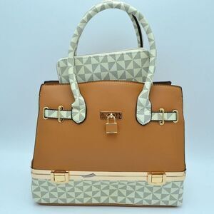 ⭐️Host Pick⭐️Monogram Pattern Double Handles bag
